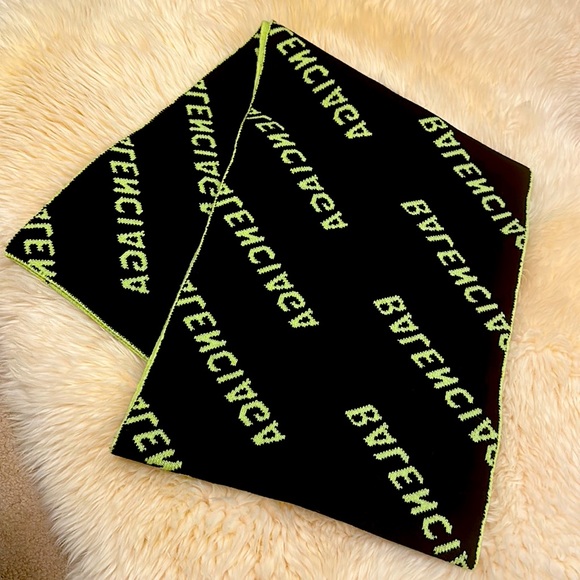 BALENCIAGA Men's/Women's Neon green / black wool blend. - Picture 3 of 5